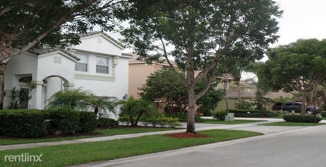 Building Photo - 420 S State Rd 7