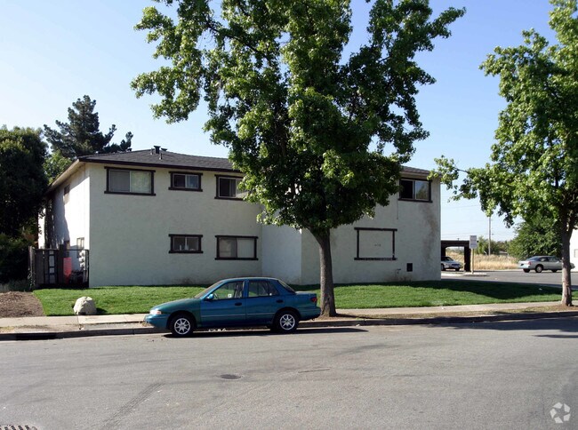 Foto del edificio - 7470 Rogers Ln