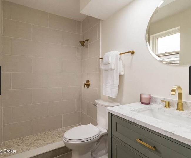 Building Photo - 1230 Fischer Ave