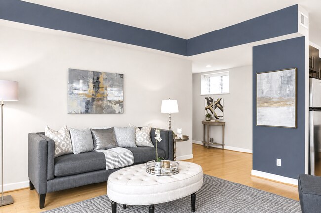 Impresionante apartamento de 2 habitaciones y 2 baños. - 5631 Pershing Ave