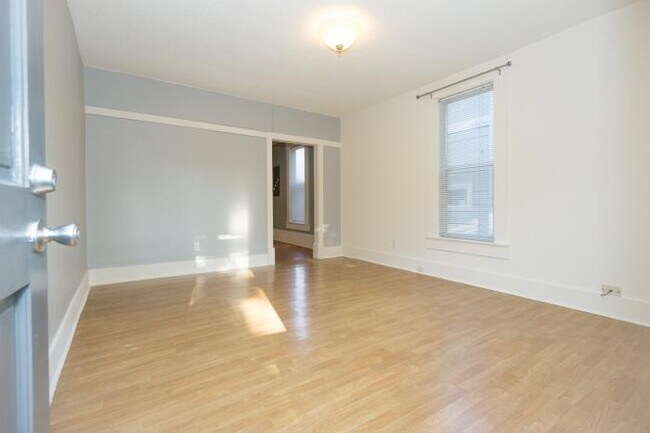 Foto del edificio - 3 bedroom in Seattle WA 98144