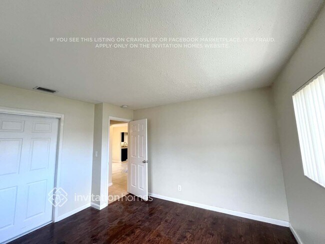 Foto del edificio - 4460 NW 43rd St