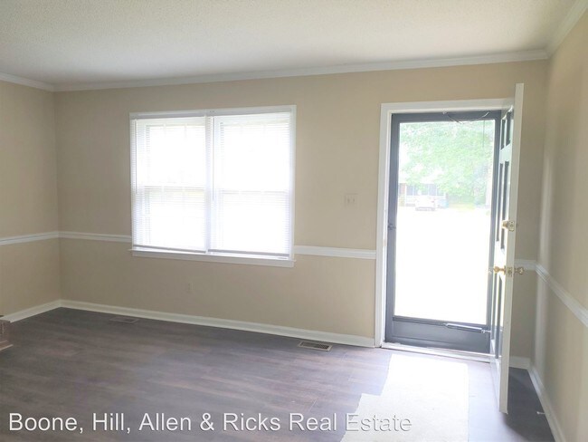 Foto del edificio - 3 br, 2 bath House - 2801 Meadowbrook Road