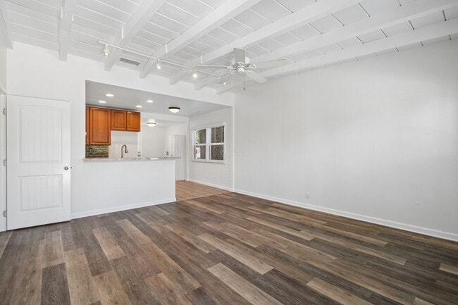 Building Photo - 375 E 20th St