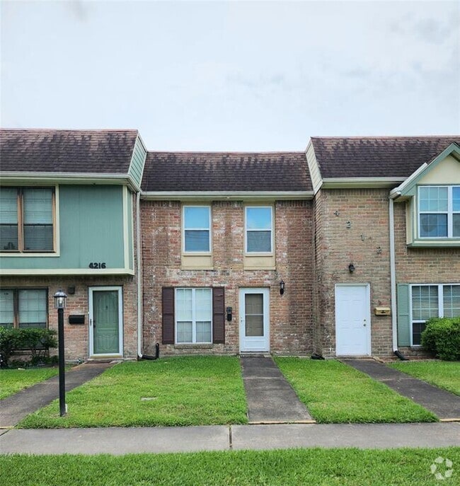 Building Photo - 4214 Wyatt St