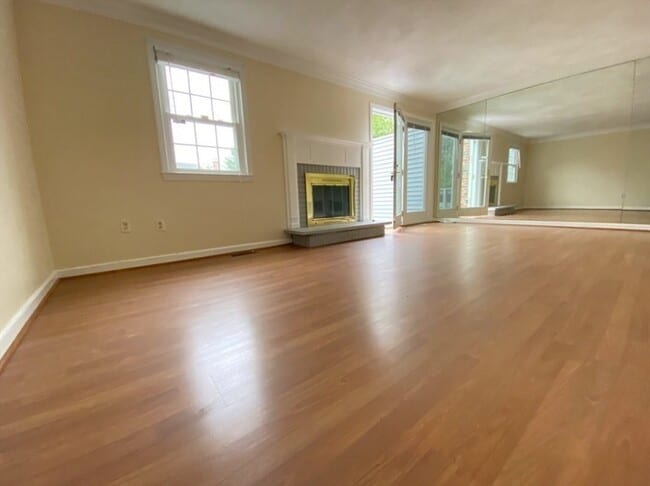 Building Photo - 546 Lincoln St