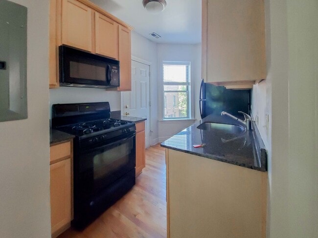 Foto del edificio - 1212 W Waveland Ave