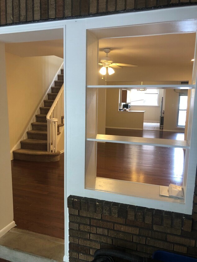 Primary Photo - 2106 Poplar St