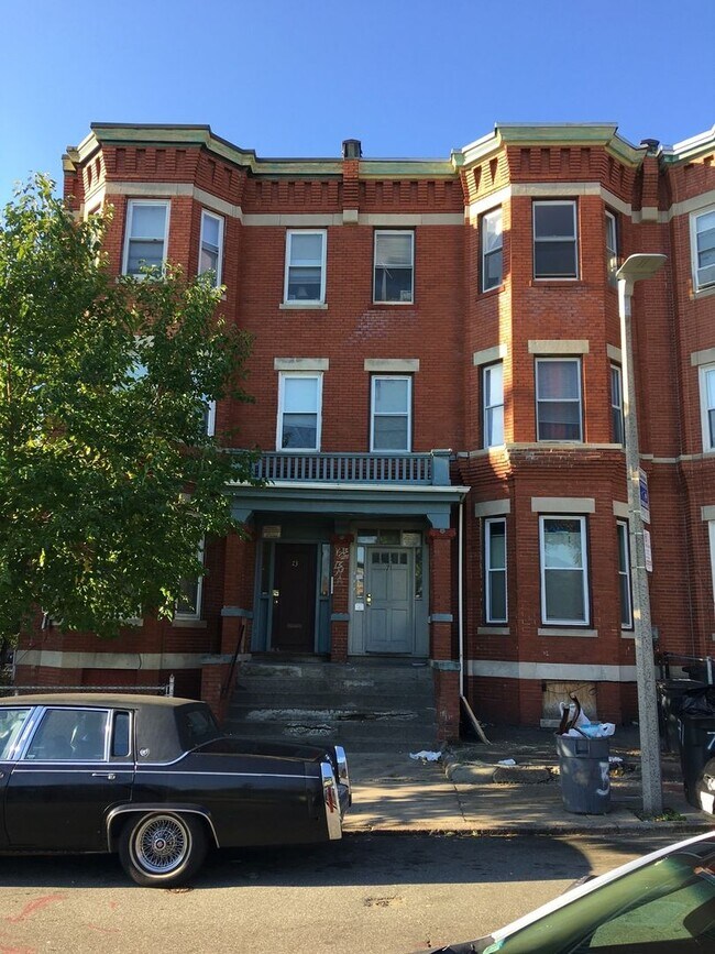 Building Photo - 71 Maywood St