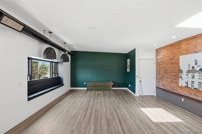 Foto del edificio - 436 E Milwaukee Ave
