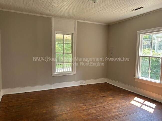Foto del edificio - 953 E Solomon St