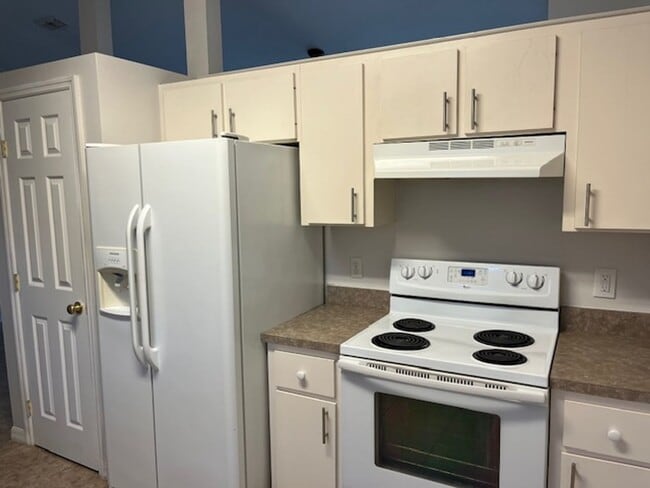 Foto del edificio - 4/2 home in Silver Spring Shores