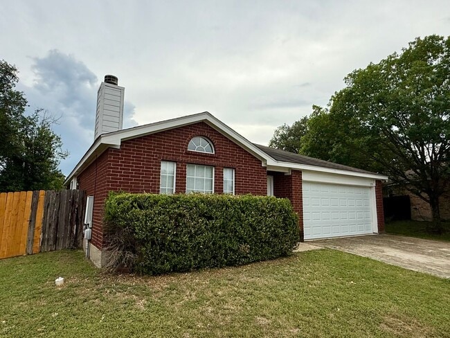 Foto del edificio - Beautiful 3 bedroom, 2 bathroom home in th...