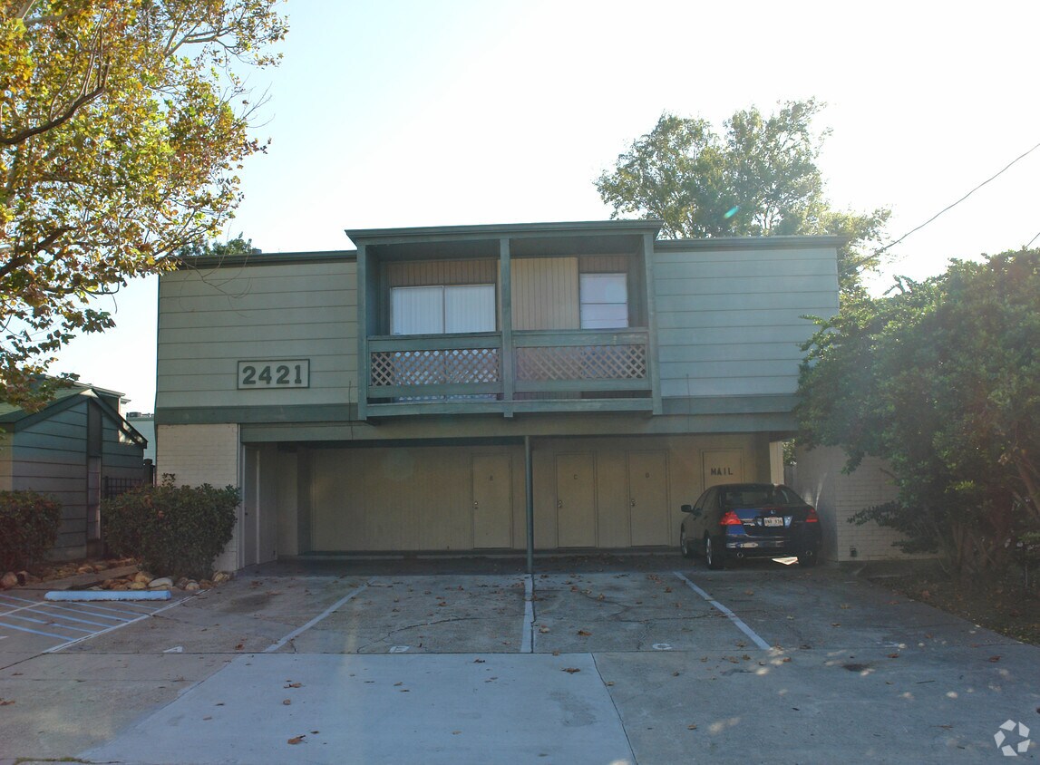 Foto principal - 2421 Pasadena Ave