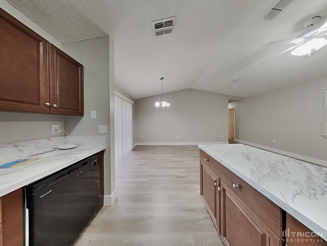 Building Photo - 6623 Freeport Dr