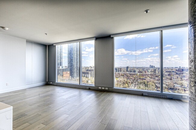 Building Photo - 1400 René-Lévesque Blvd W