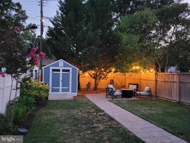 Foto del edificio - 2203 Arlington Terrace