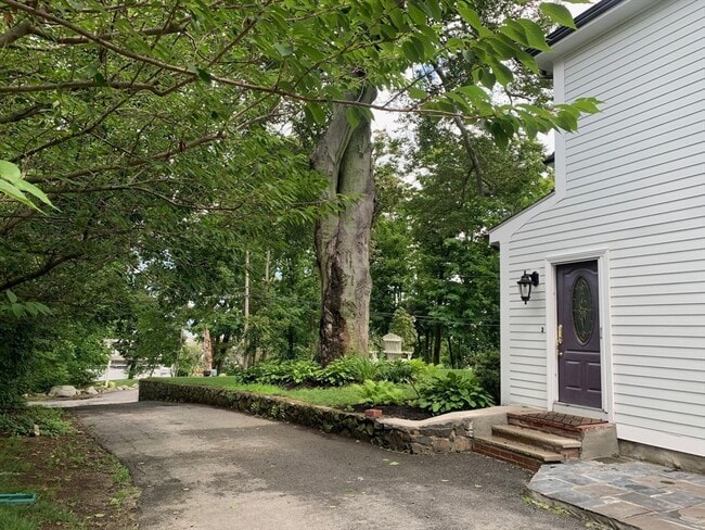 Building Photo - 49 Cloutmans Ln