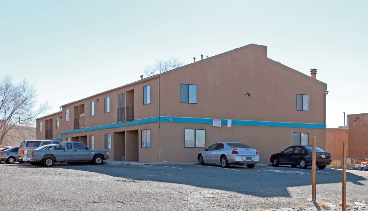 Foto del edificio - 3404 Cherokee Rd NE