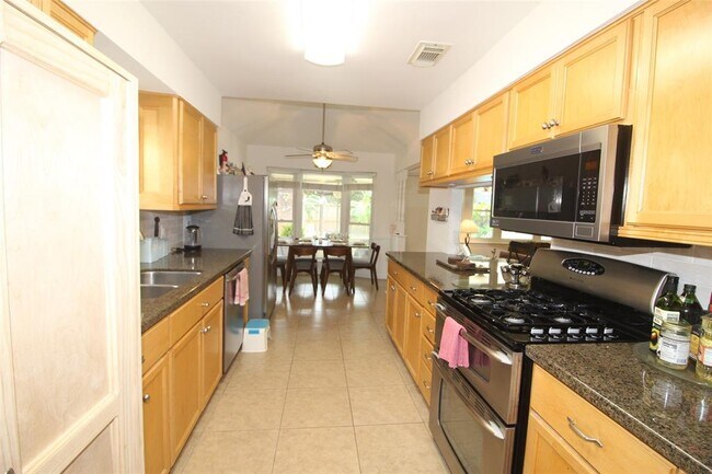 Building Photo - 13767 Greywood Dr