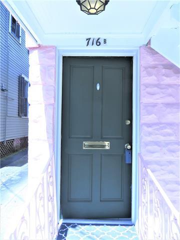 Building Photo - 716 Marigny St