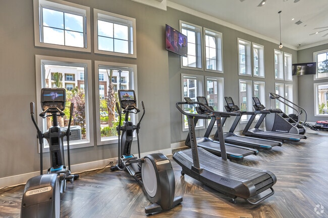 gimnasio abierto las 24 horas - Matthews Square