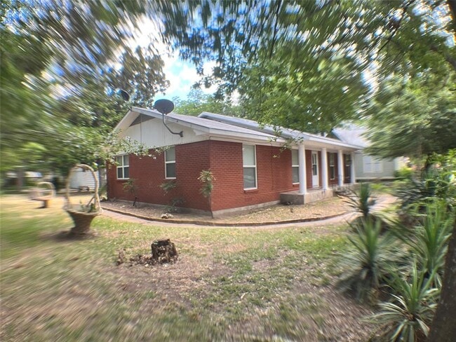 Building Photo - 506 Main St