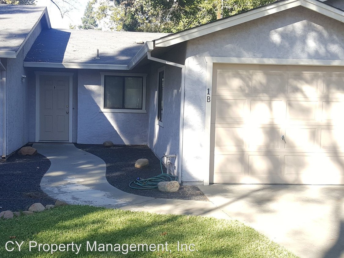 Primary Photo - 1 Fair Oaks Cir