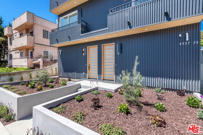 Foto del edificio - 4333 Dixie Canyon Ave