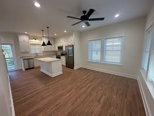 Foto del edificio - 2 Bed/2 Bath Long-Term Rental in Manteo!