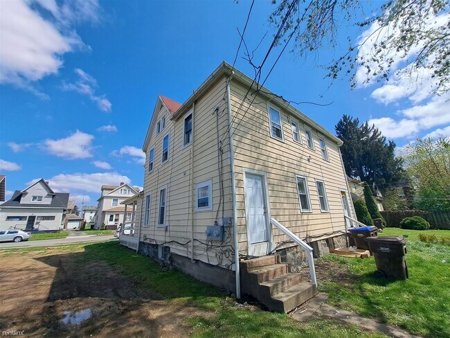 Foto del edificio - 3 br, 1.5 bath Duplex - 392 Cedar Avenue 392