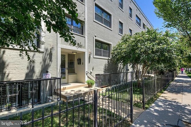 Building Photo - 1520 Independence Ave SE