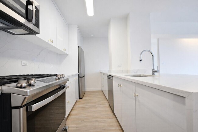 Building Photo - 1735 York Ave