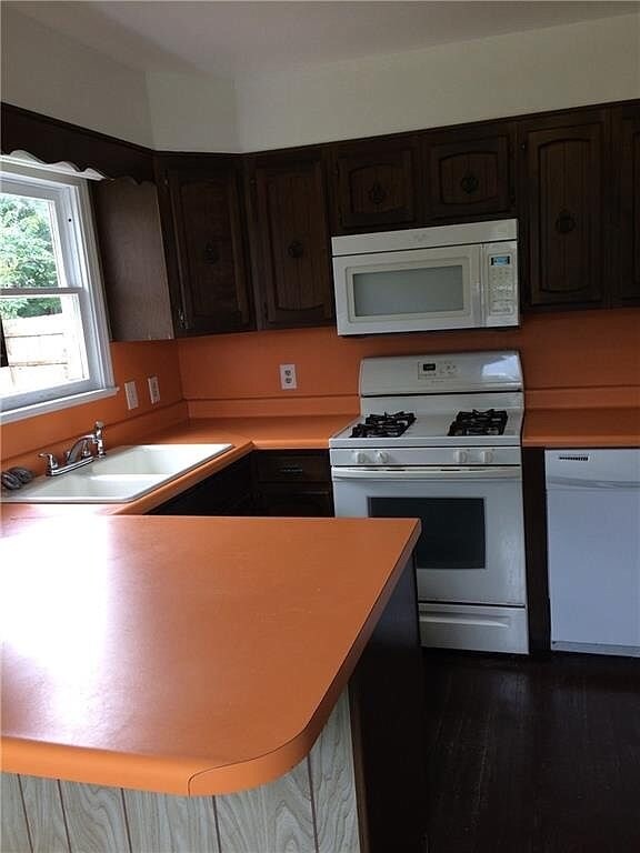 Foto del edificio - 4602 Leslie Ave
