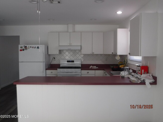 Building Photo - 102 Troumaka St