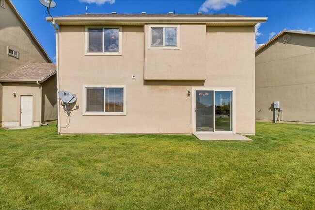 Building Photo - 1781 N Belvedere Way