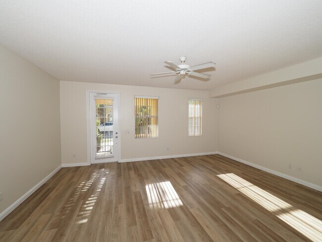 Building Photo - 1632 Napoli Dr W