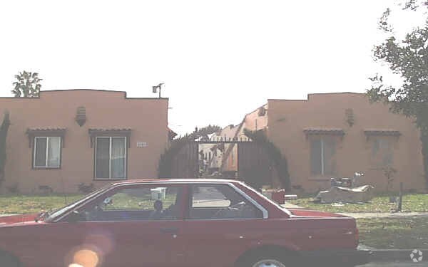 Building Photo - 2648-2654 1/2 Cloverdale