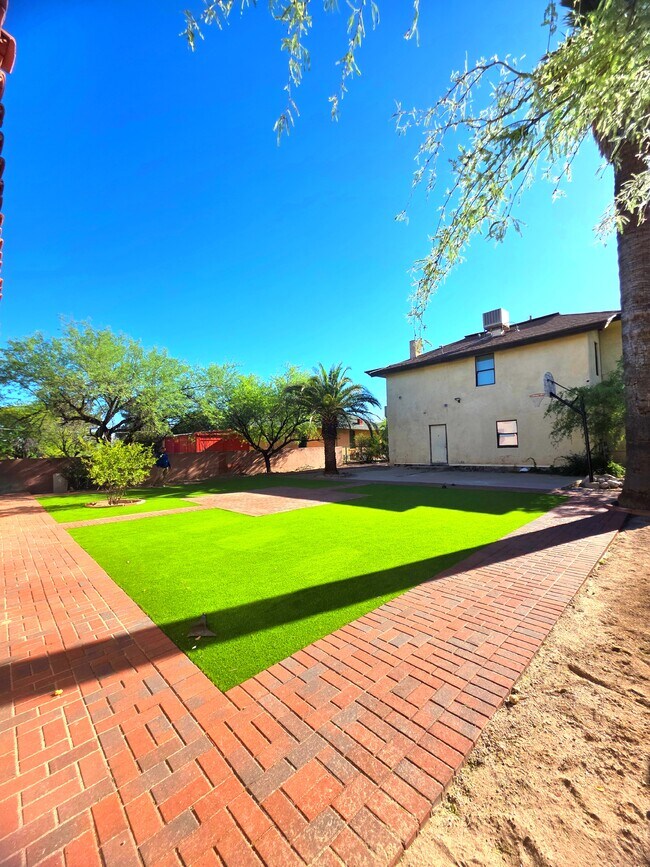 Foto del edificio - 833 N 4th Ave