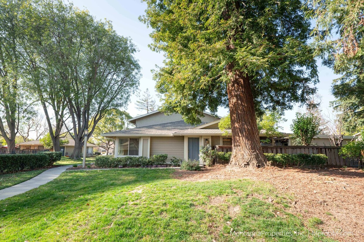 Primary Photo - Updated single-story town-home in a pictur...