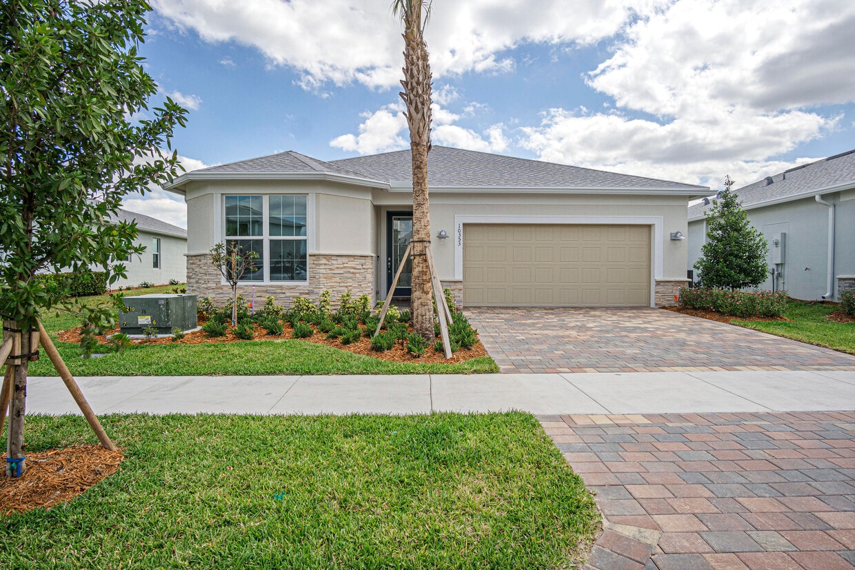 Primary Photo - 10353 SW Captiva Dr