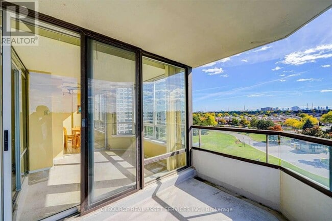Building Photo - 330 Alton Towers Cir