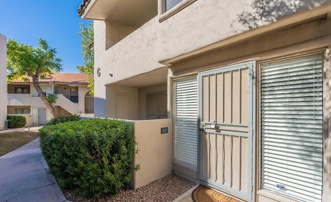 Photo - 1820 E Morten Ave House