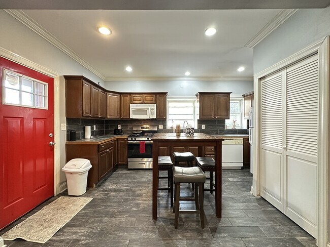 Foto del edificio - 6424 N Magnolia Ave