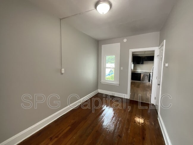 Building Photo - 659 W College Ave
