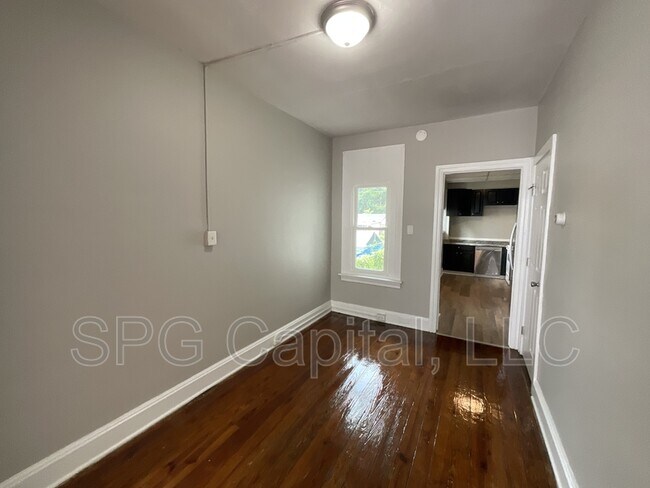 Foto del edificio - 659 W College Ave