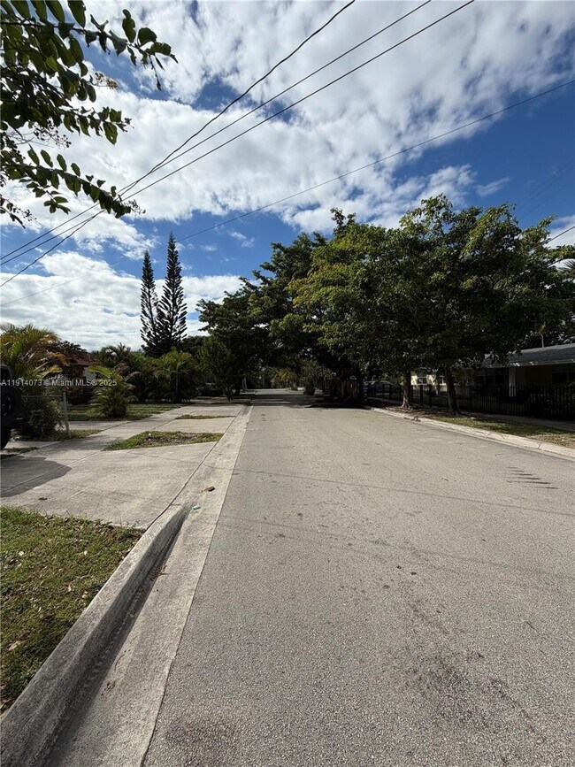 Foto del edificio - 1350 SW 13th St