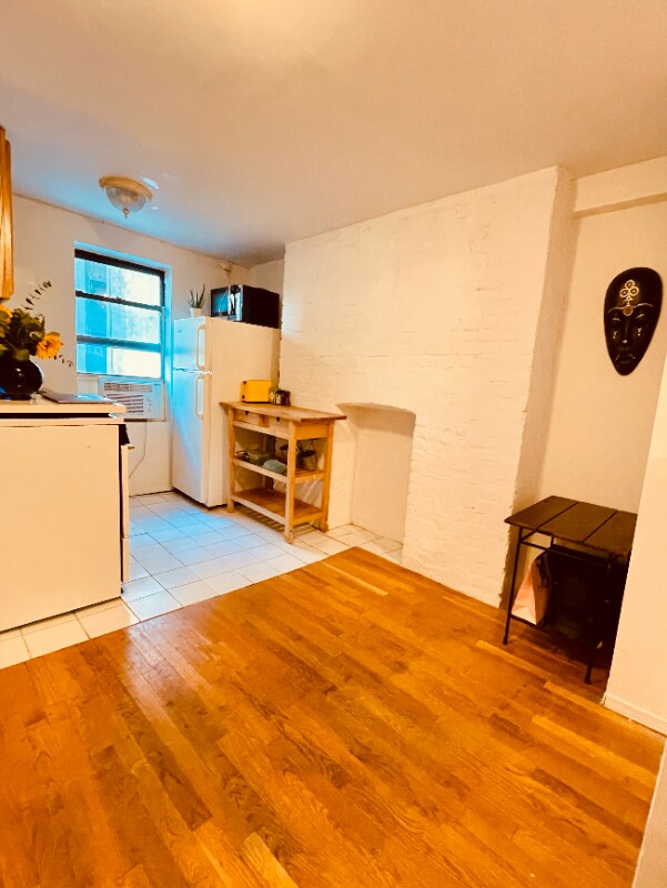 Building Photo - 174 Delancey St