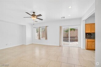 Building Photo - 2872 Strathallan Ave