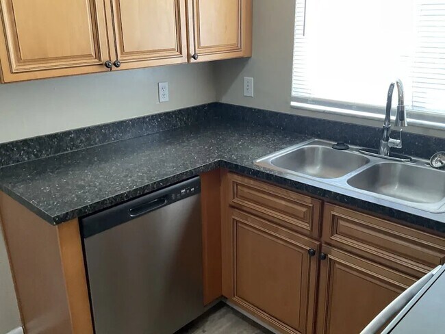 Foto del edificio - 3208 Saddlebrook Ave